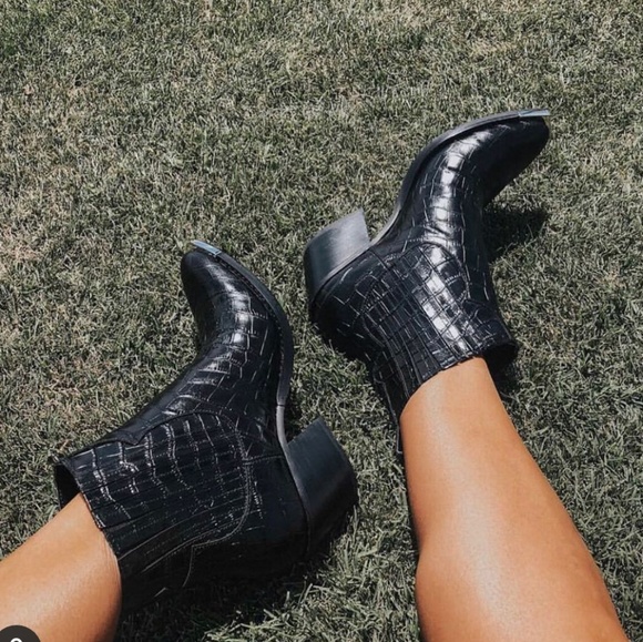 🚨//The Zayla// Black croc print bootie - Picture 3 of 8